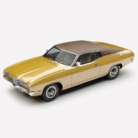 1:18 Tropic Gold Ford P4 Landau by Authentic Collectables