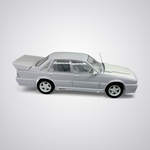 1:24 Holden VL Calais Plastic Model Car Kit by DDA Collectibles