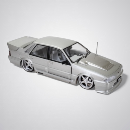 1:24 Scale Custom Sliver HSV VL Walkinshaw Sfragismeno by DDA Collectibles