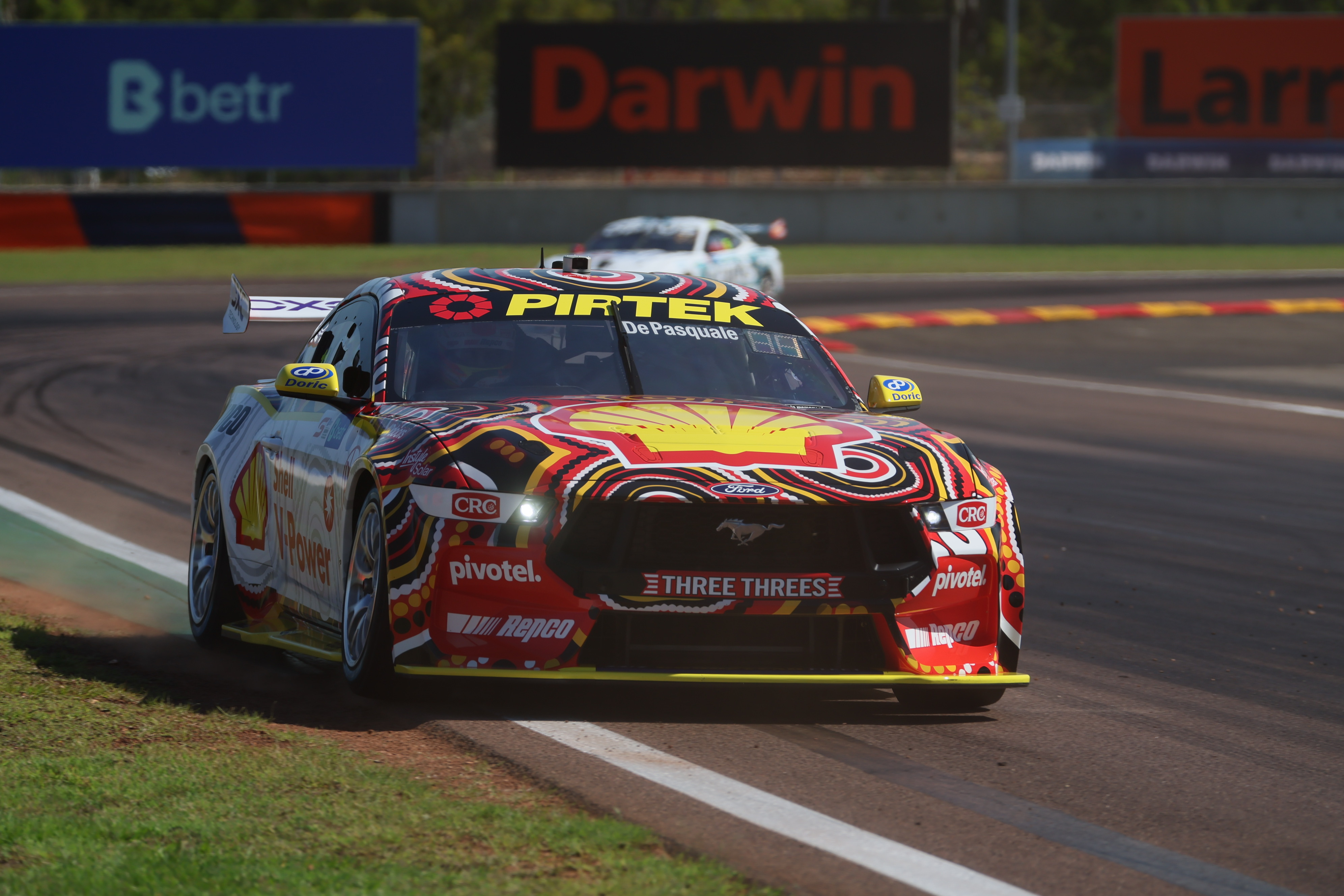 De Pasquale leads Darwin practice as reigning champ struggles