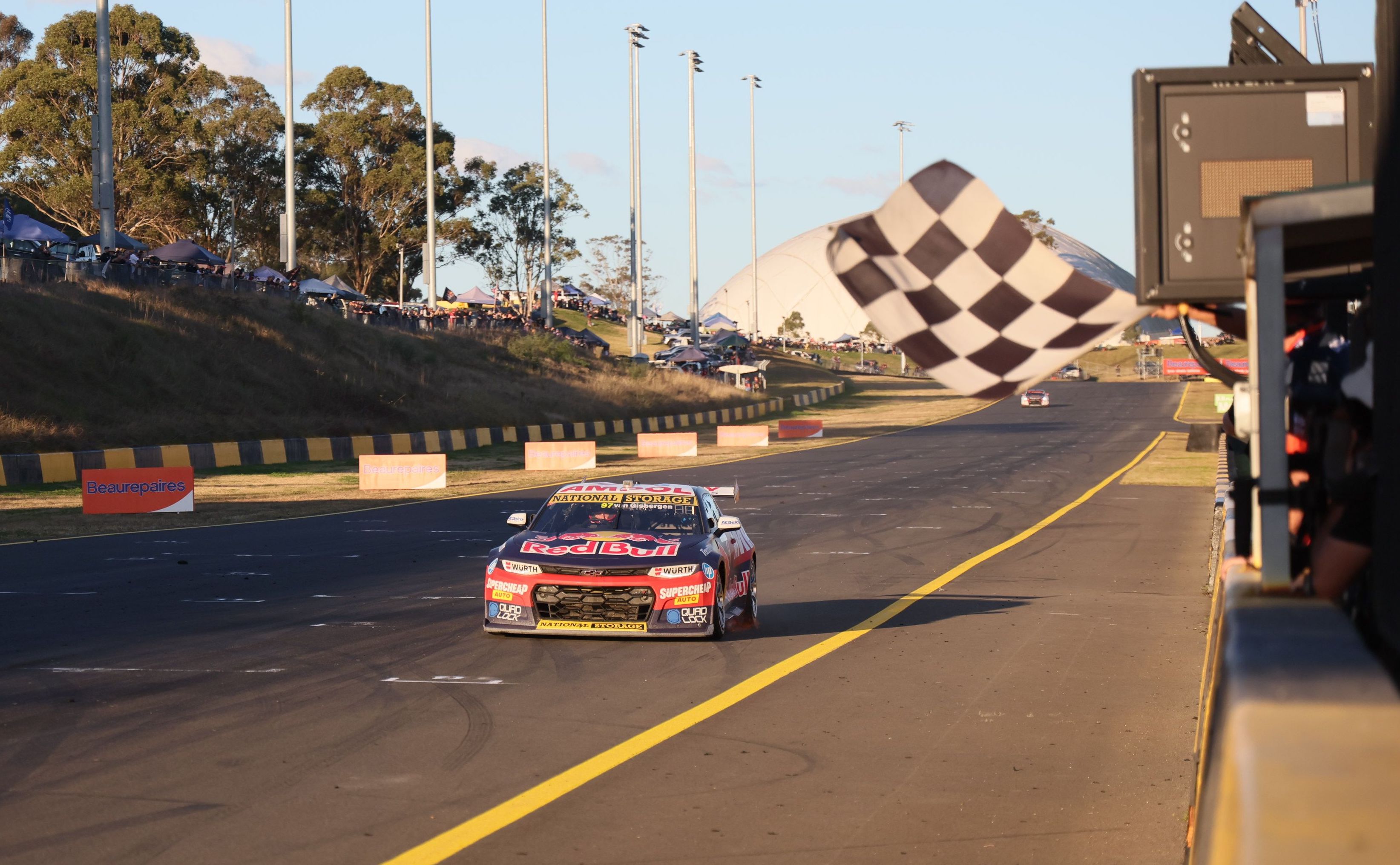 Van Gisbergen returns to victory lane with Sunday Sydney win